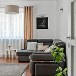 Mokotovia Premium 100m2, Garaz, Winda, 5 Lozek, Wanna Z Hydromasazem, Prysznic, 2 Toalety, F-vat
