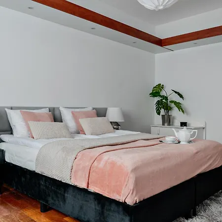 Lejlighed Mokotovia Premium Apart 100M2, Garaz, Winda, 5 Lozek, Wanna, Prysznic, 2 Toalety, F-Vat