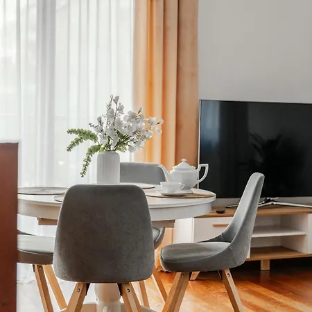 Mokotovia Premium Apart 100m2, garaż, winda, 5 łóżek, wanna z hydromasażem, prysznic, 2 toalety, f-VAT * Varsóvia