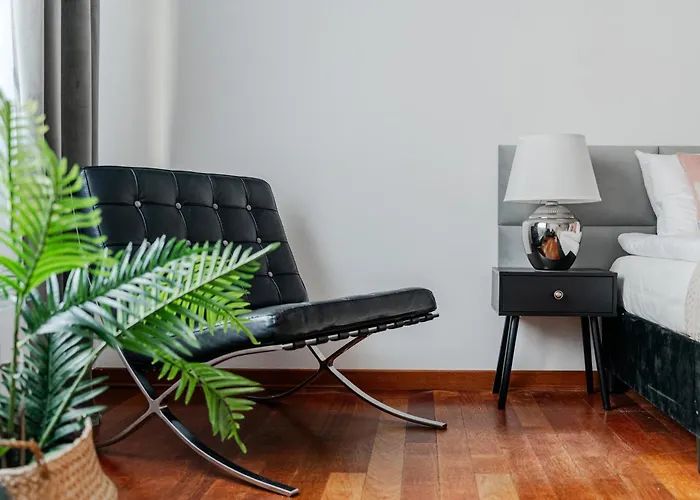 Daire Mokotovia Premium 100m2, Garaz, Winda, 5 Lozek, Wanna Z Hydromasazem, Prysznic, 2 Toalety, F-vat *