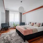 דירה Mokotovia Premium 100m2, Garaz, Winda, 5 Lozek, Wanna Z Hydromasazem, Prysznic, 2 Toalety, F-vat ורשה