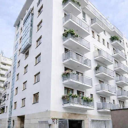 Mokotovia Premium 100m2, Garaz, Winda, 5 Lozek, Wanna Z Hydromasazem, Prysznic, 2 Toalety, F-vat *